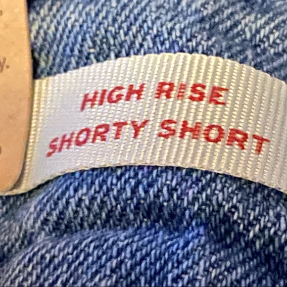 Levi’s High Rise Frayed Shorts in Faded Denim - Picture 10 of 10